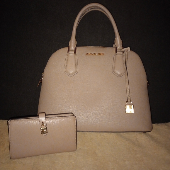 Michael kors Veronica Medium Saffiano Leather Dome Satchel with Matching Wallet - Picture 2 of 16